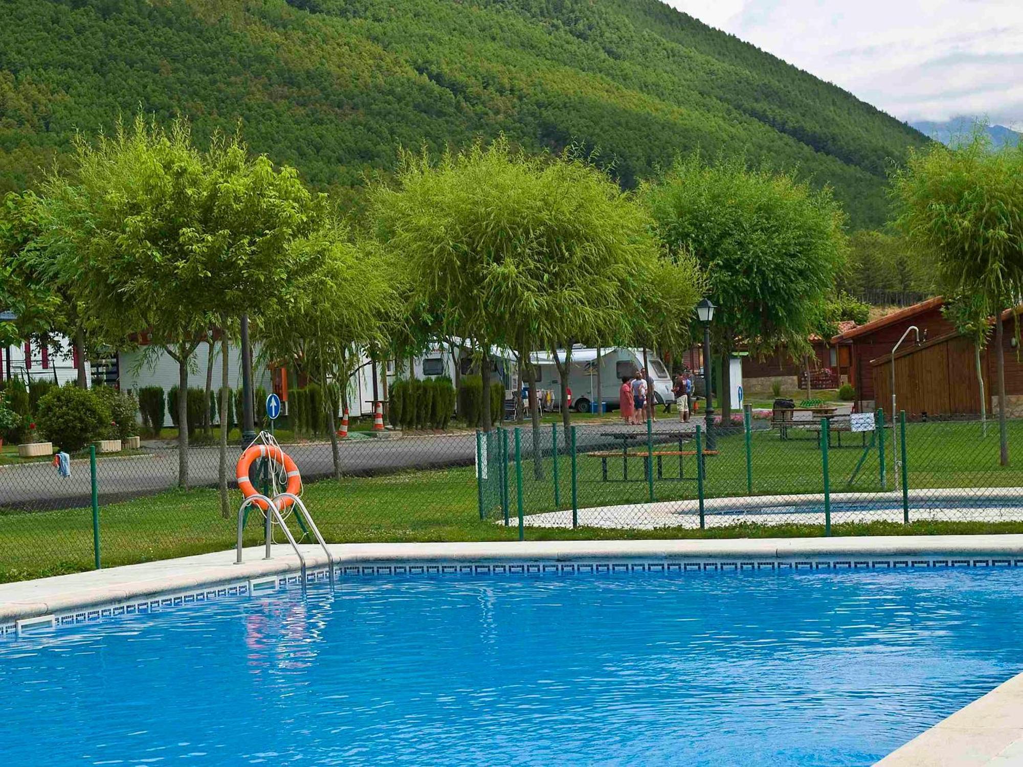 Camping Valle De Tena Sabinanigo Ngoại thất bức ảnh